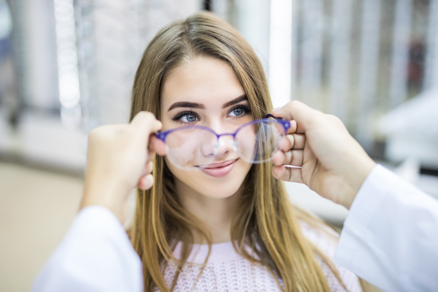 The Relationship Between Eyeglass Materials and Eye Health