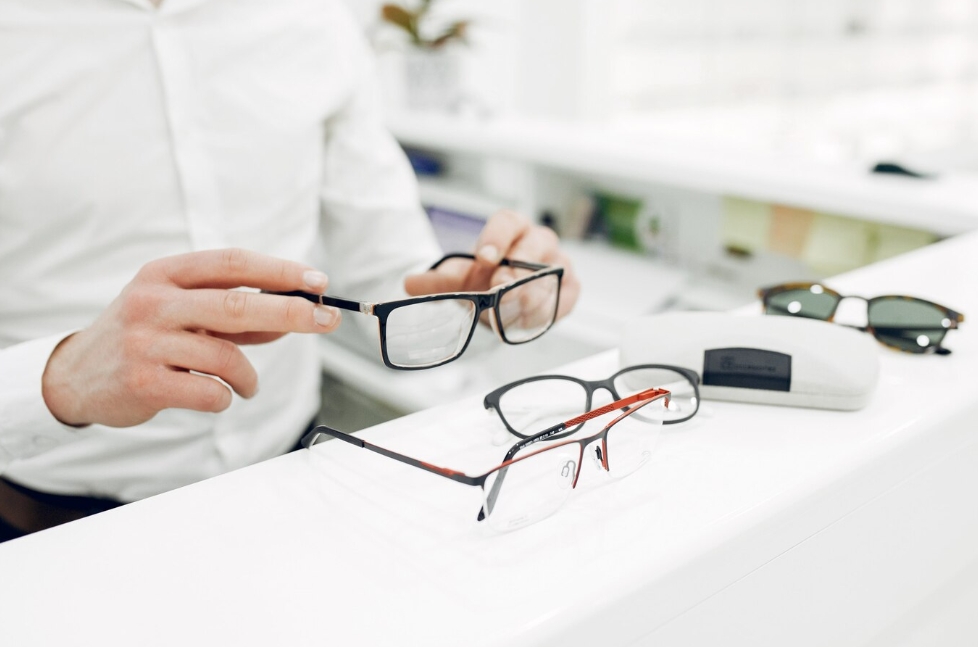 The Growing Trend of Eyeglass Wearers Why More People Choose to Wear Glasses